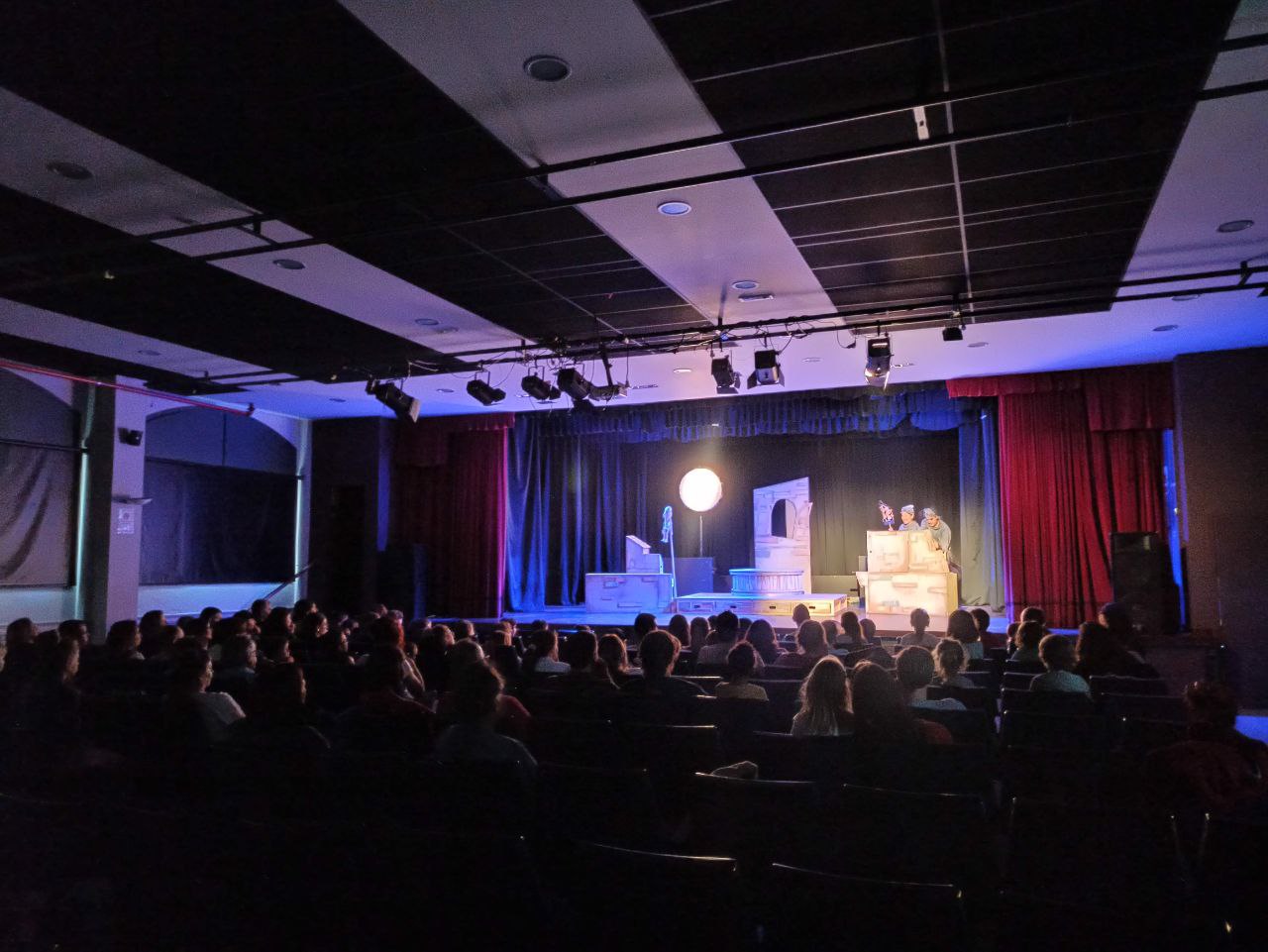 SALA DE TEATRE il.luminacio